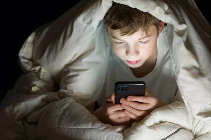 هل كثرة تصفح الإنترنت تؤثر على نفسيتك؟ إليك ما يحدث